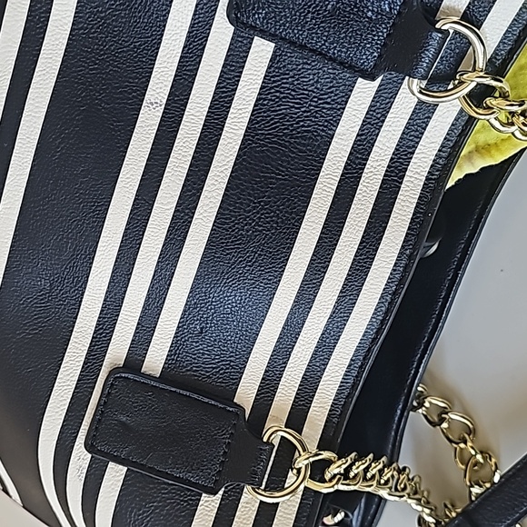 Betsey Johnson White Black Striped Lipstick Applique Hand Bag PurseChain Straps - Picture 10 of 16